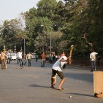 Impromptu cricket game on the streets of Mumbai