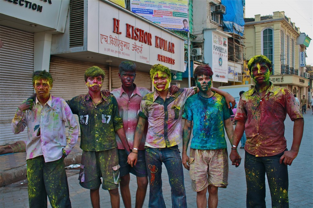 Mumbaikers Ring in Holi Festival with Color